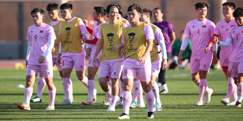 Tuyển Việt Nam Khởi Động LPBank Cup 2024 Vắng Hàng Loạt Cầu Thủ 1 Những gương mặt đáng chú ý và nguyên nhân